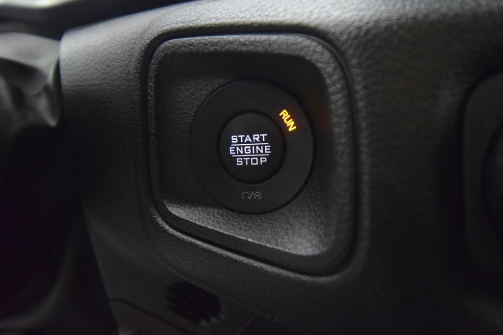 Used 2024 Earl Clearcoat Jeep Sport image 36