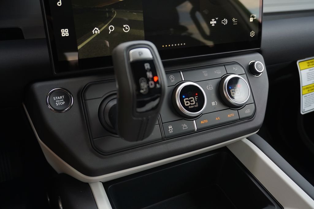 New 2026 Fuji White Land Rover S image 26