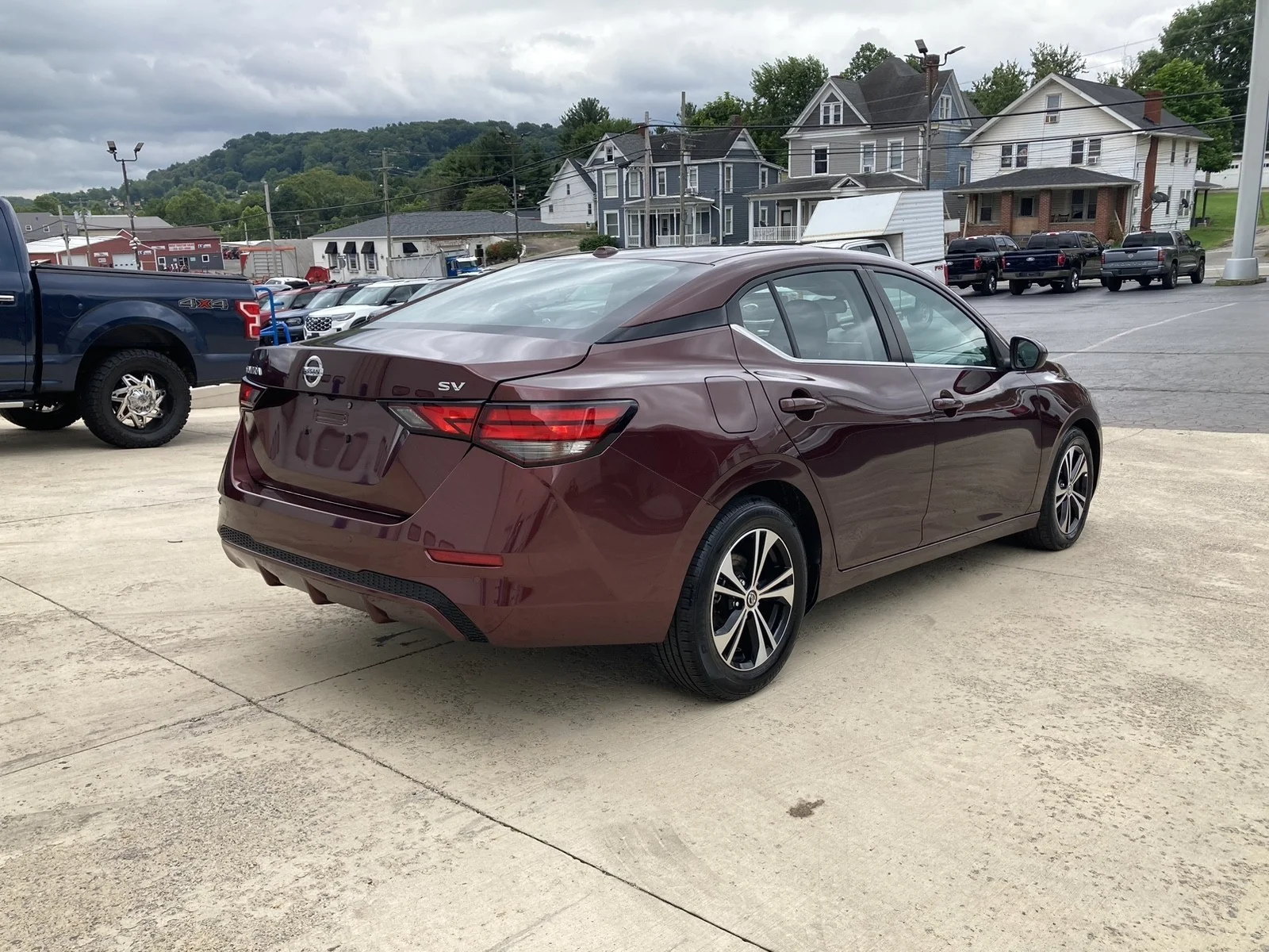Used 2022 Rosewood Metallic Nissan SV image 10