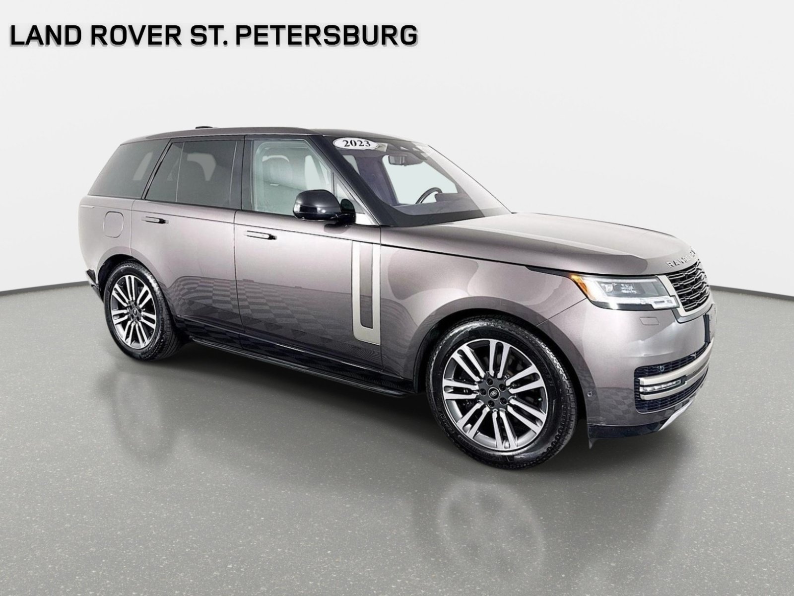 Used 2023 Charente Gray Premium Metallic Land Rover SE image 3