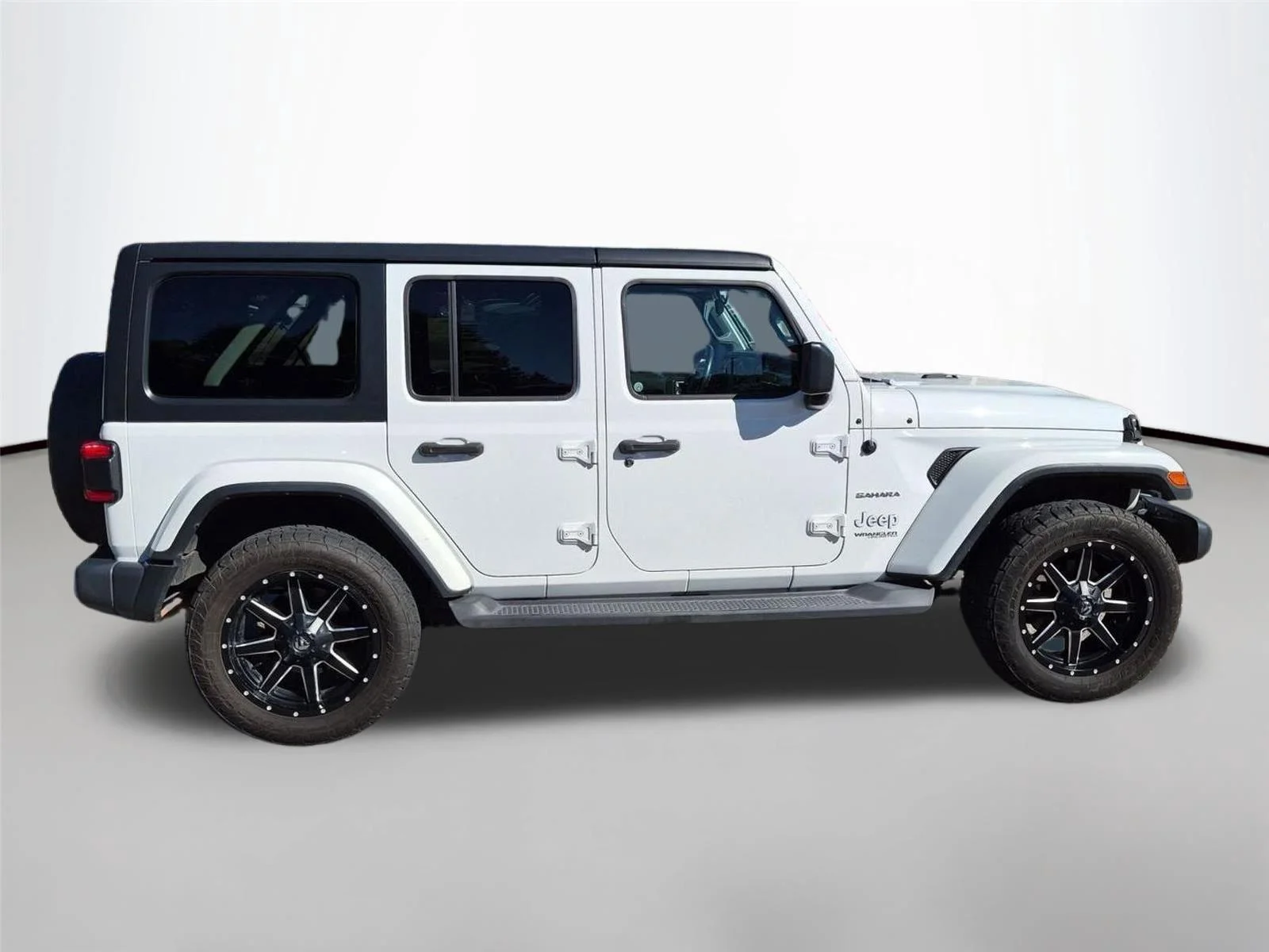 Used 2018 Bright White Clearcoat Jeep Sahara image 7
