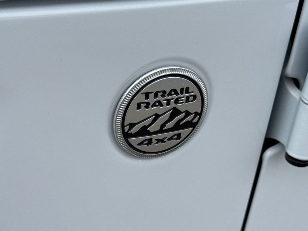 Certified Used 2023 White/off-white Jeep Sahara image 9