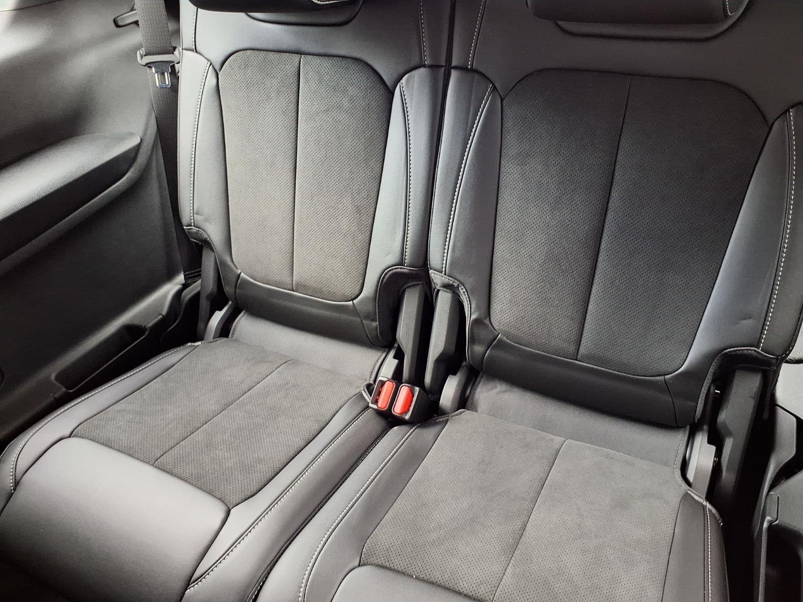 New 2026 Diamond Black Crystal Pearl Coat Jeep Altitude image 8