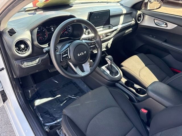Used 2022 White Kia LXS image 10