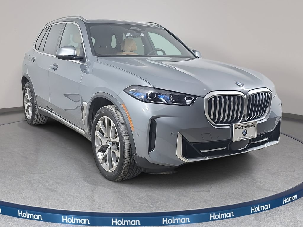 Used 2026 Skyscraper Grey Metallic BMW xDrive40i image 4