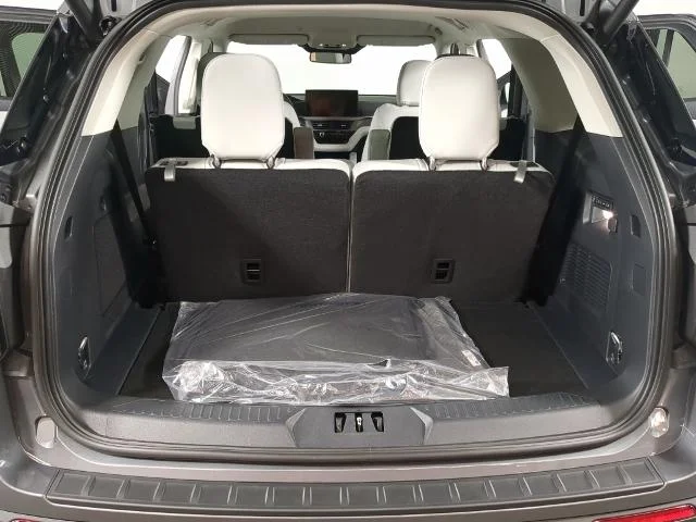 New 2026 Carbonized Gray Metallic Ford Platinum™ image 17