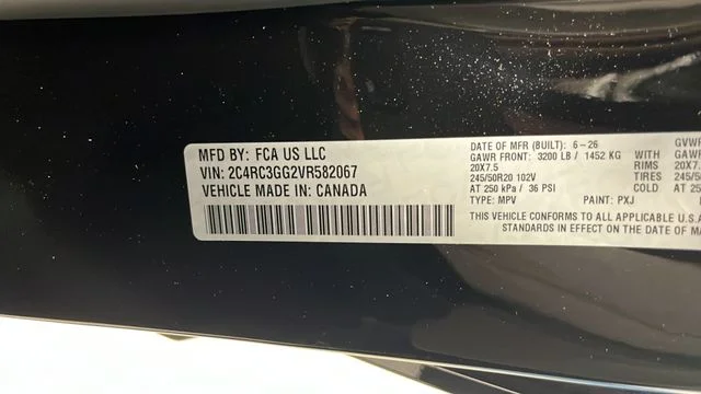 New 2027 Diamond Black Crystal Pearl-Coat Exterior Paint Chrysler Limited image 28