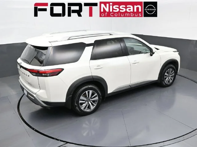 Used 2022 White Nissan SL image 45