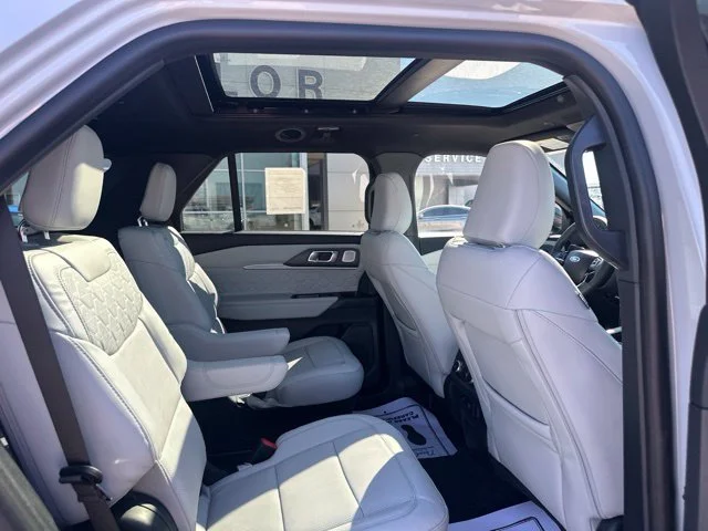 New 2027 Avalanche Gray Ford Platinum™ image 15