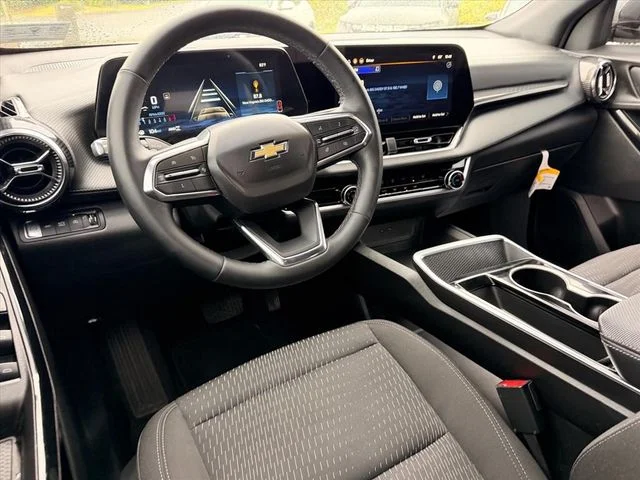 Used 2025 Green Chevrolet LT image 6