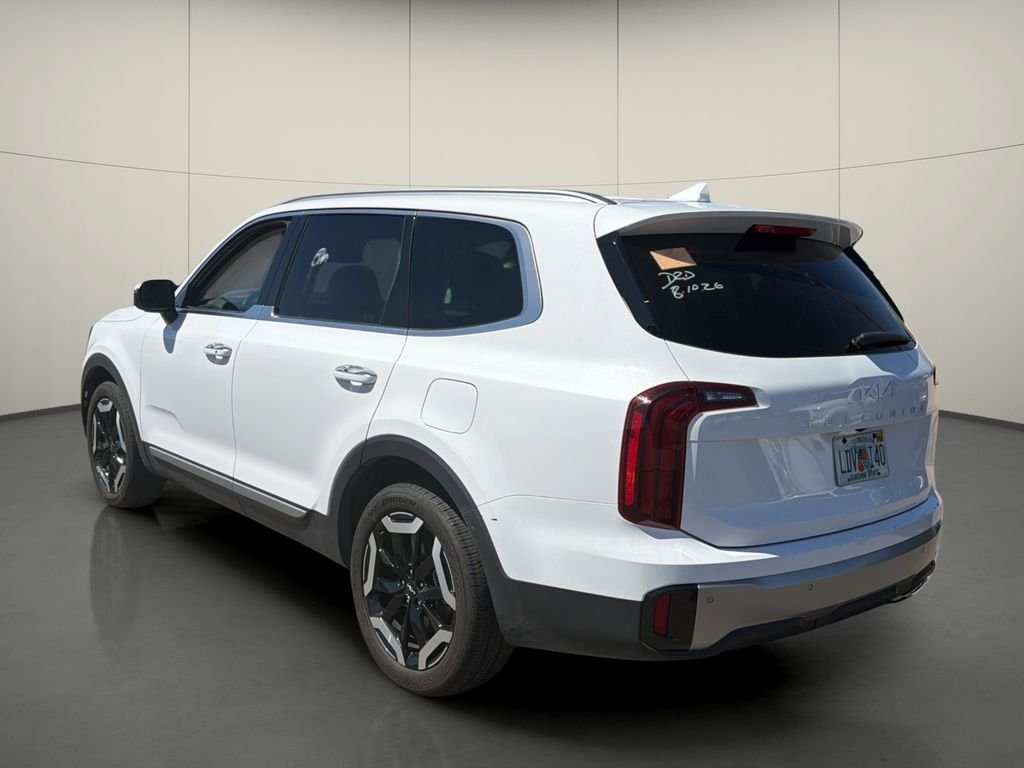 Used 2025 White Kia S image 5