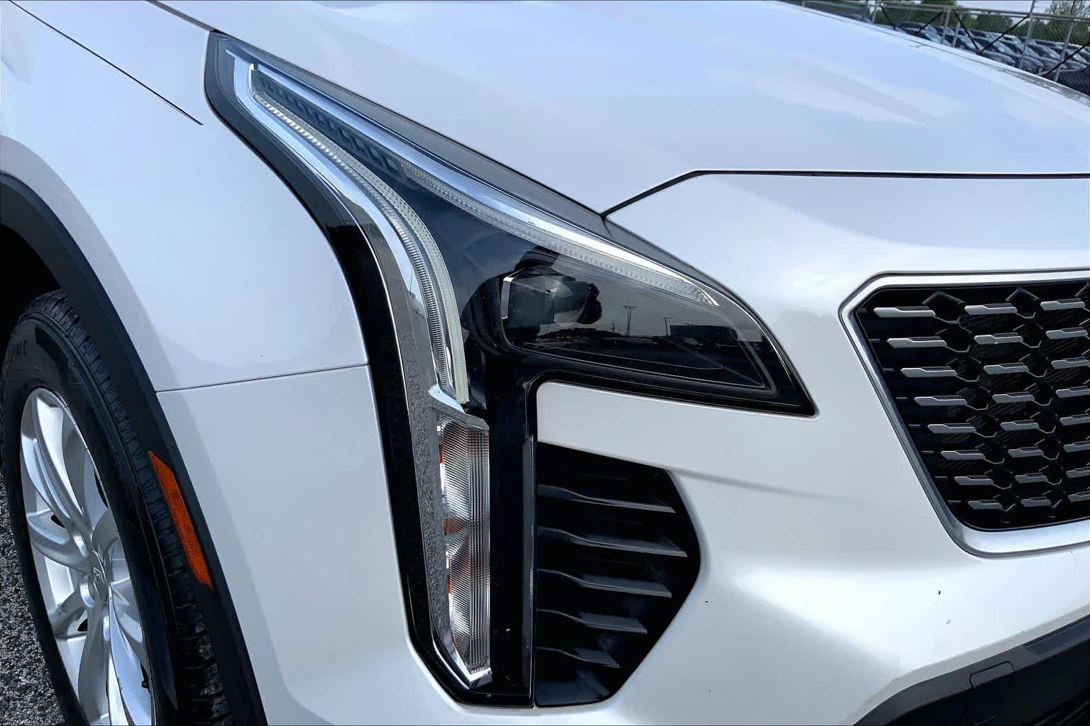 Used 2019 Crystal White Tricoat Cadillac FWD Luxury image 43