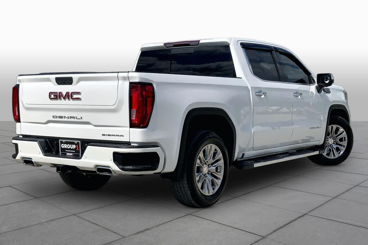 Used 2021 White Frost Tricoat GMC Denali image 13