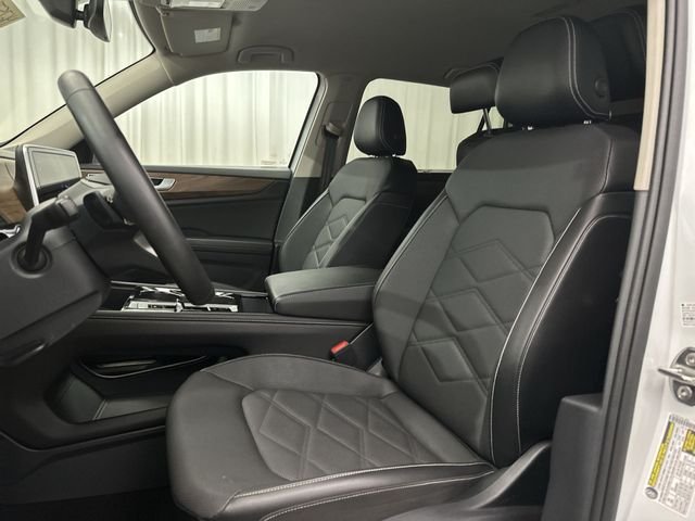 Used 2024  Volkswagen 2.0T SE w/Technology image 17