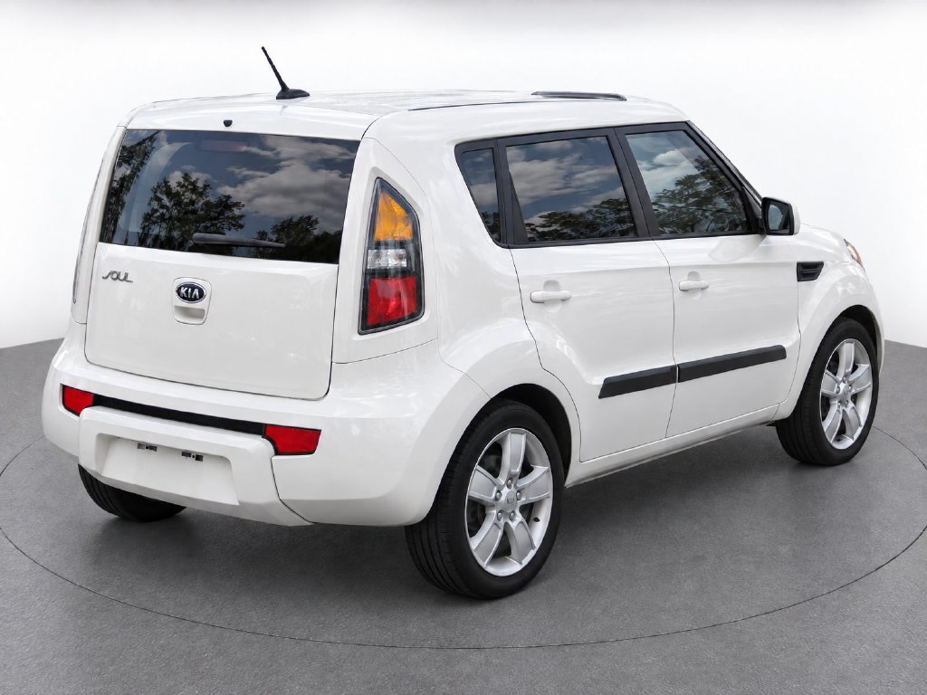 Used 2011 Beige Kia Exclaim image 4