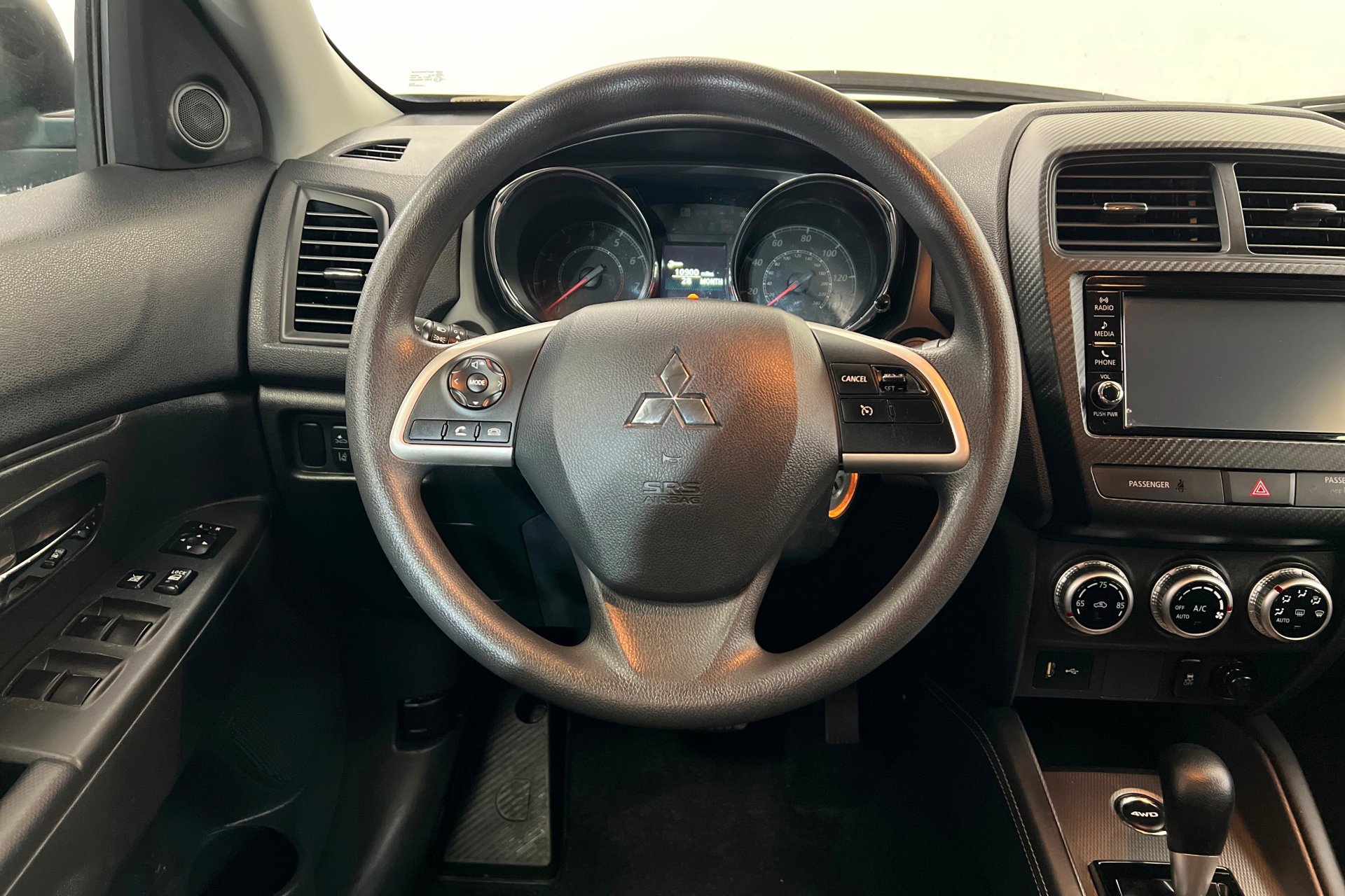 Used 2025 Silver Mitsubishi 2.0 ES image 13