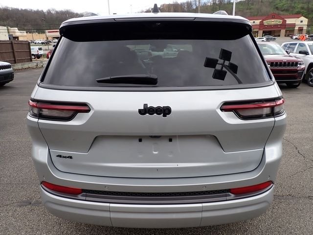 New 2026 Silver Zynith Exterior Paint Jeep Limited image 4