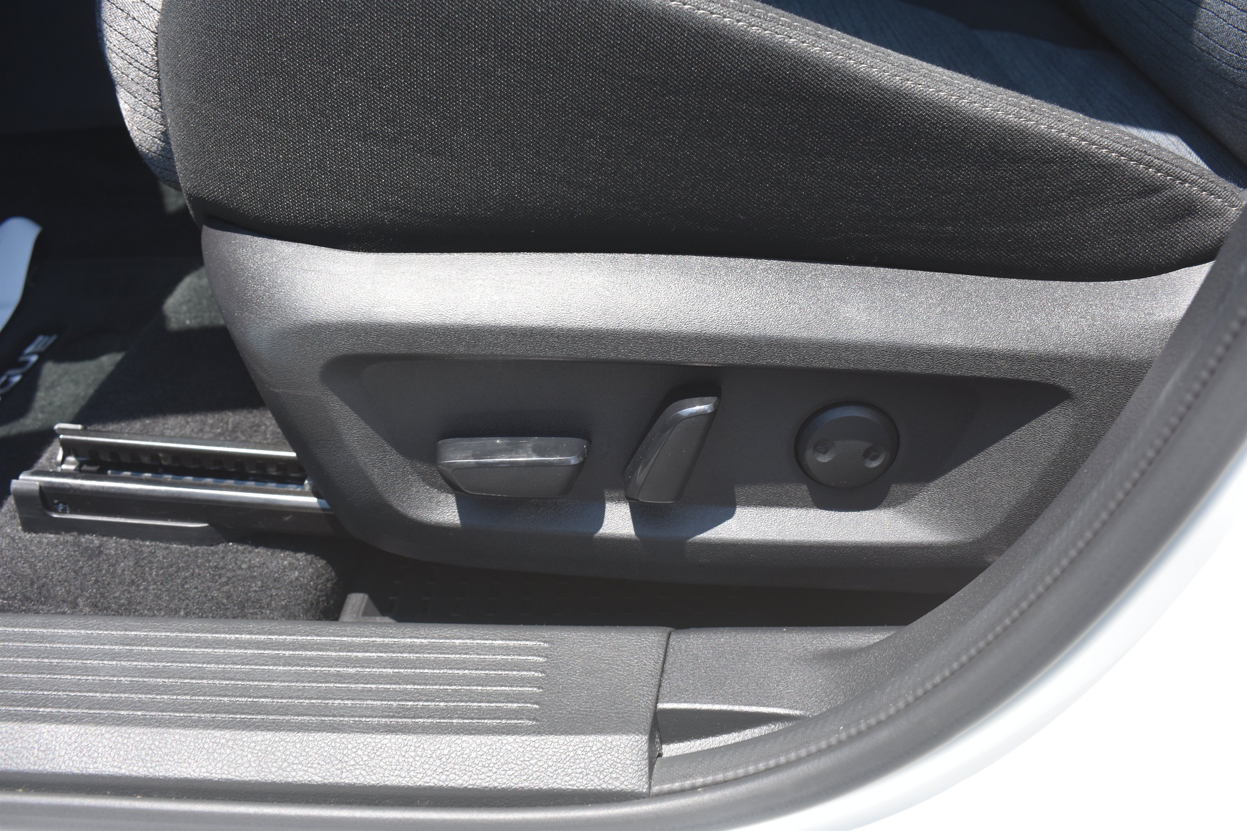Used 2023 Pearl White Tricoat Nissan SV image 13