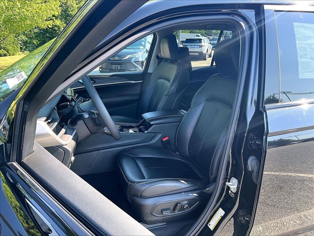 Used 2023 Black Jeep 4xe image 10