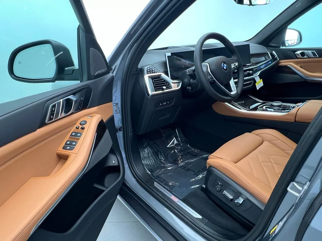 Used 2026 Skyscraper Grey Metallic BMW xDrive50e image 22