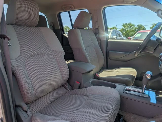 Used 2013 Silver Nissan SV image 20