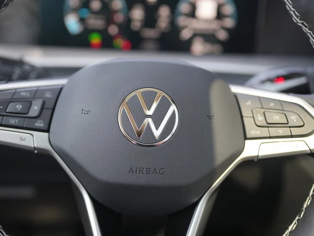 New 2026 Monterey Blue Pearl Volkswagen 2.0T SE image 19