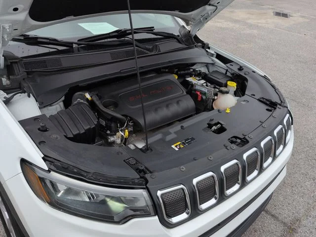 Used 2022 White Jeep Latitude image 35