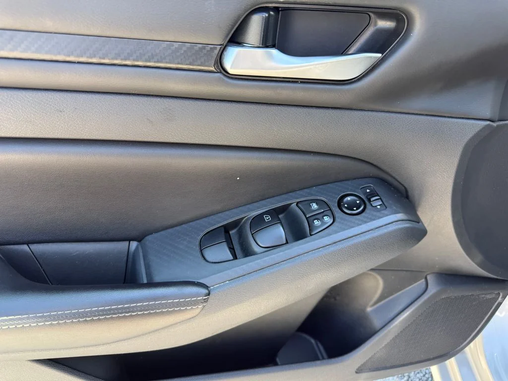 Used 2024 Silver Nissan 2.5 SV image 5