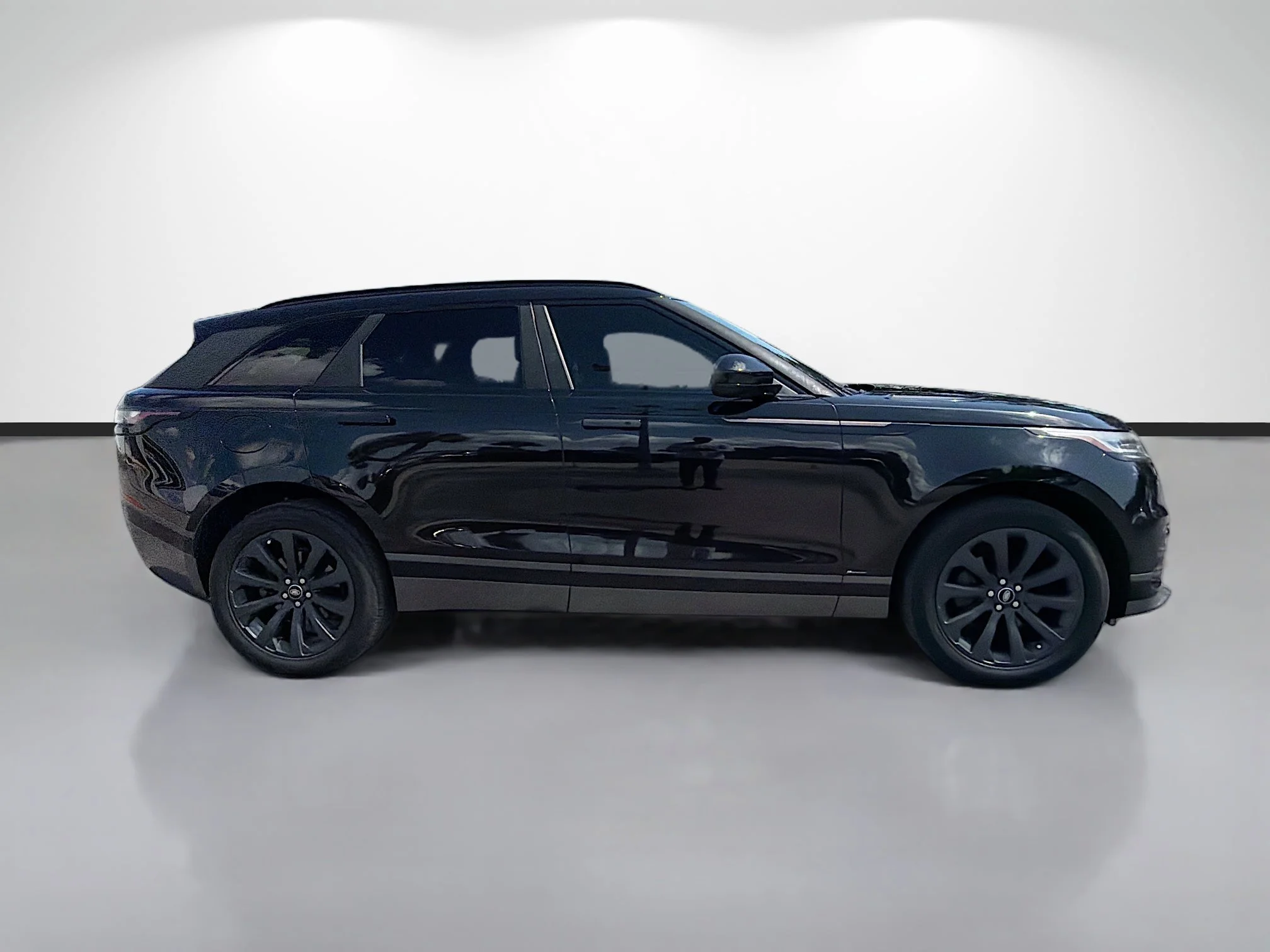Used 2019 Narvik Black Land Rover R-Dynamic SE image 2