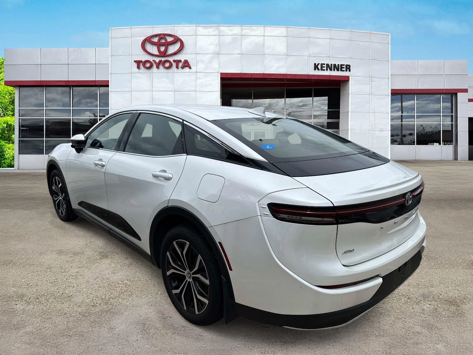 Used 2023 Oxygen White Toyota XLE image 5