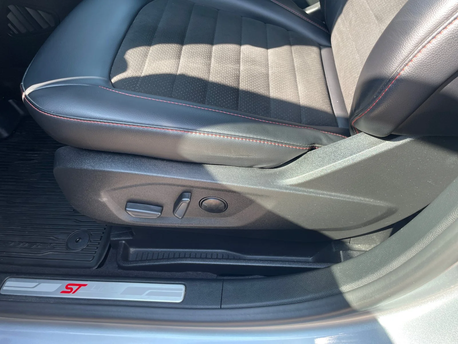 Used 2024 SILVER Ford ST LINE AWD image 15