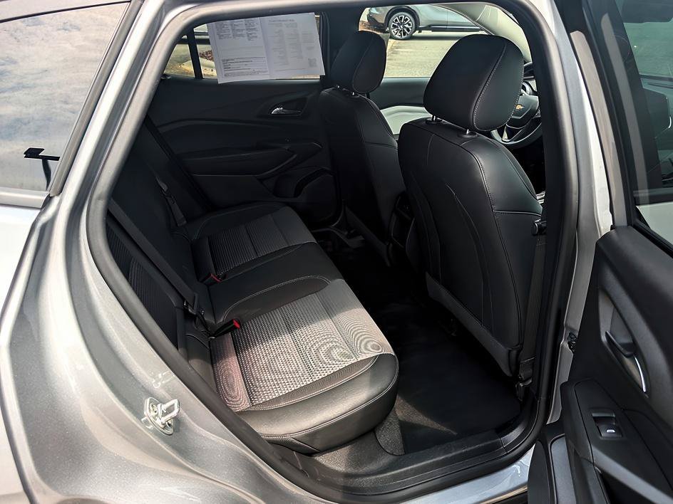 Used 2025 Sterling Gray Metallic Chevrolet LT image 25