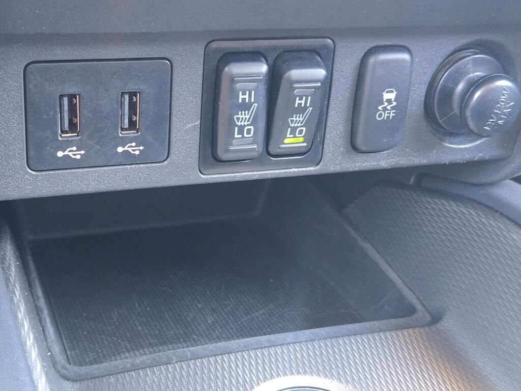 Used 2019  Mitsubishi 4WD**1 OWNER** image 24