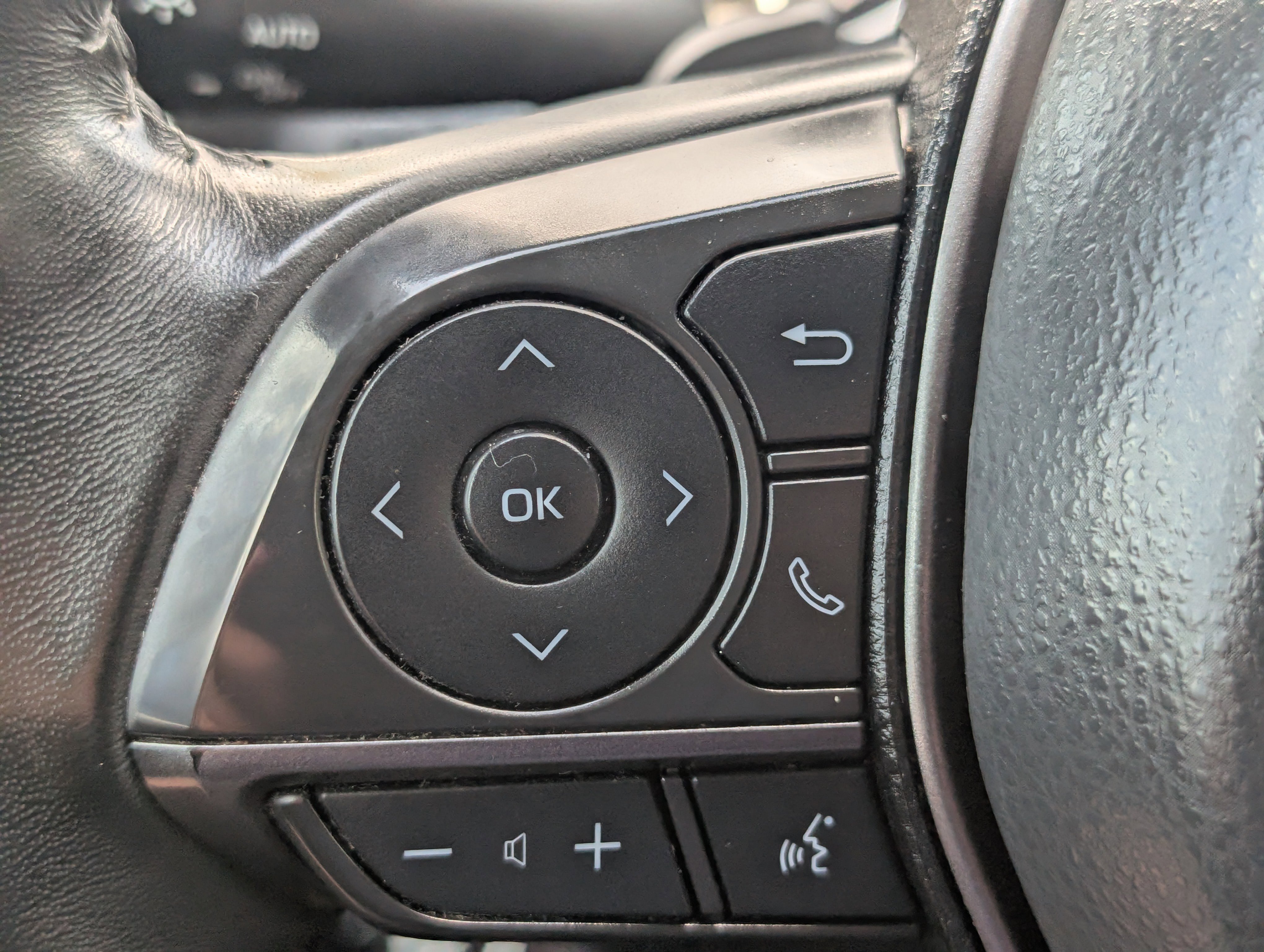 Used 2024 Ice Toyota SE image 14