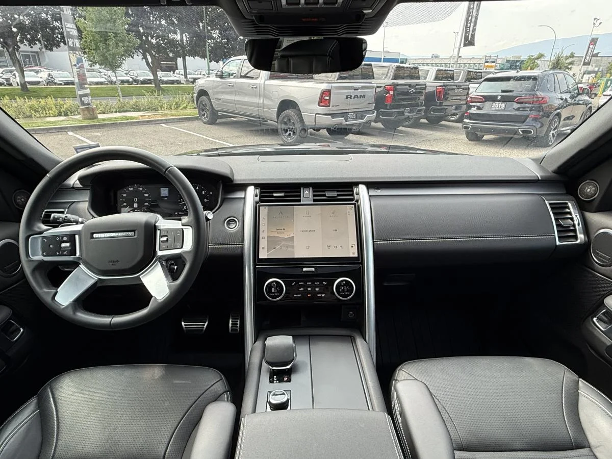 Used 2024 Black Land Rover Dynamic Se image 26