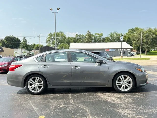 Used 2017 Gun Metallic Nissan 3.5 SL image 9