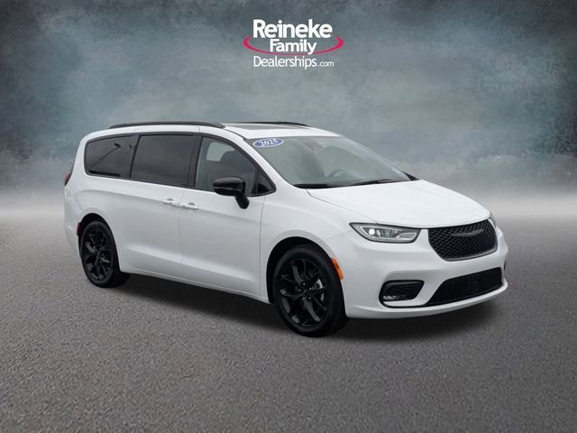 Used 2025 Bright White Clearcoat Chrysler Limited image 4