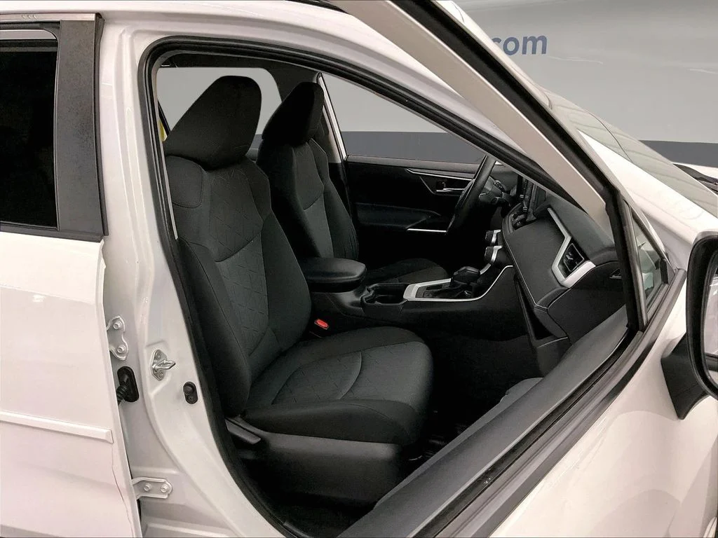 Used 2020 White Toyota XLE image 10