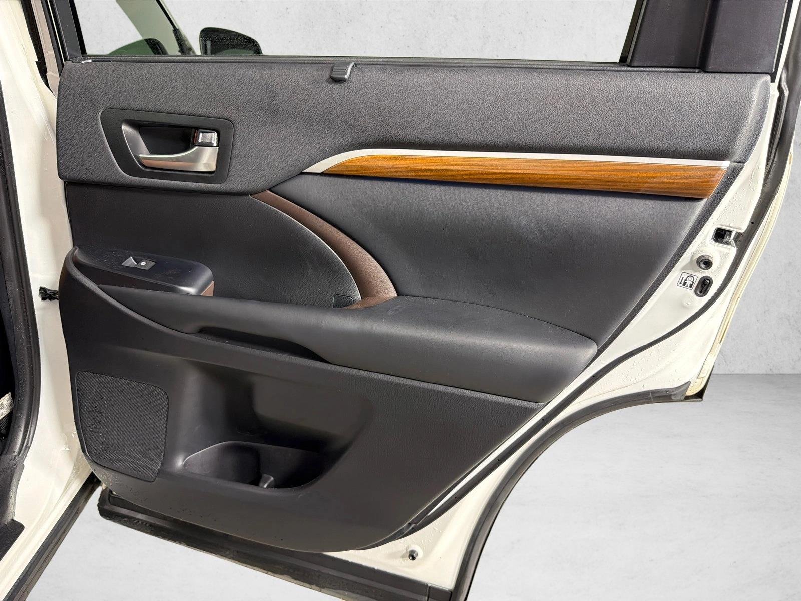 Used 2019 Blizzard Pearl Toyota Limited Platinum image 18