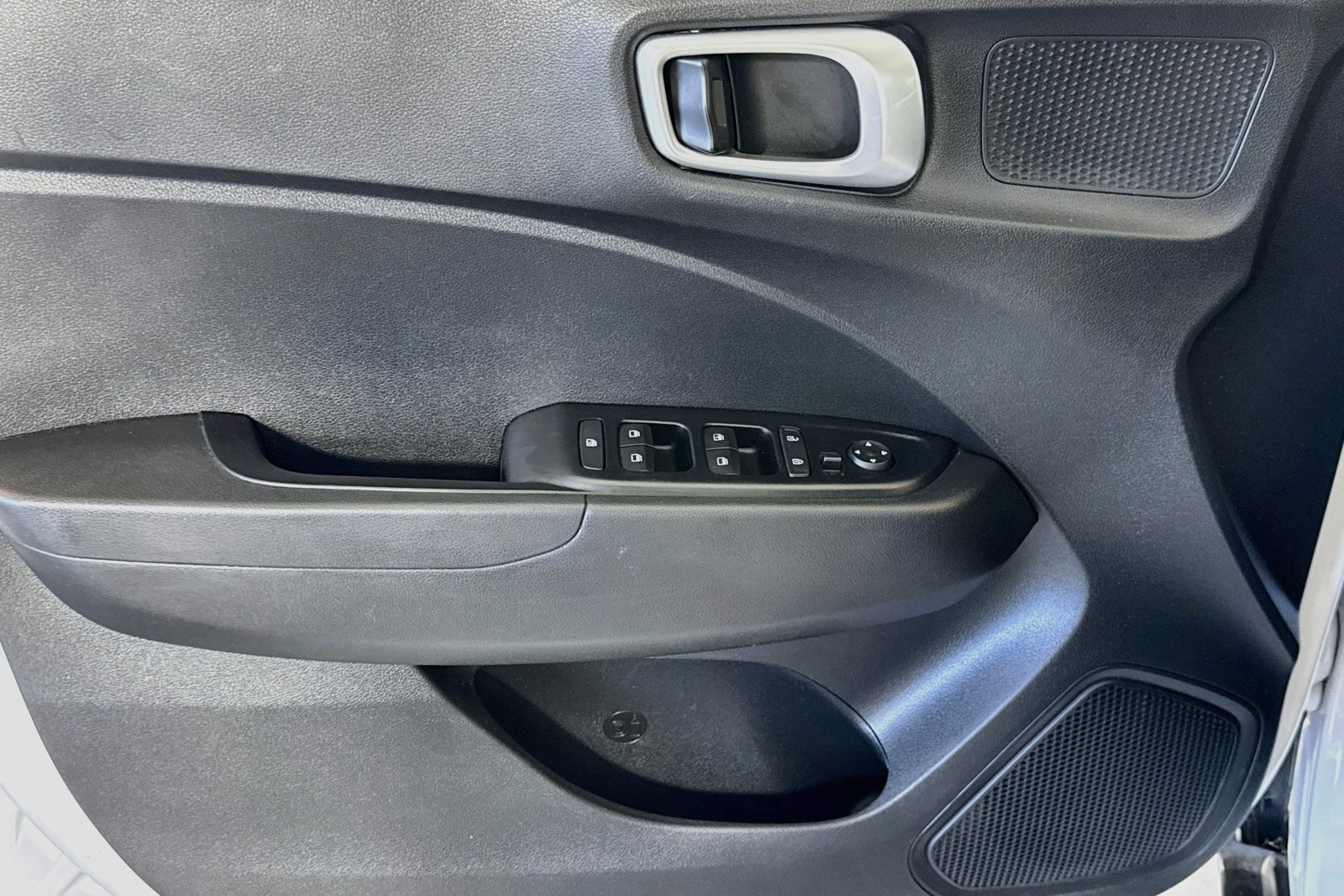 Used 2020 Ceramic White Hyundai SE image 17