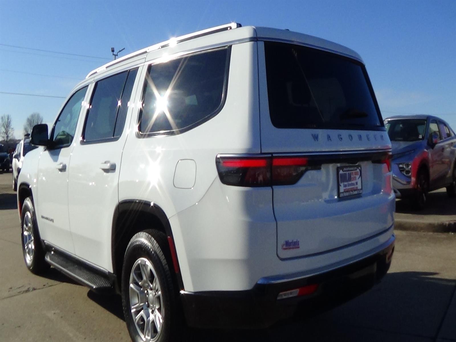 Used 2025 Bright White Clear Coat (pw7) Jeep Series II image 8