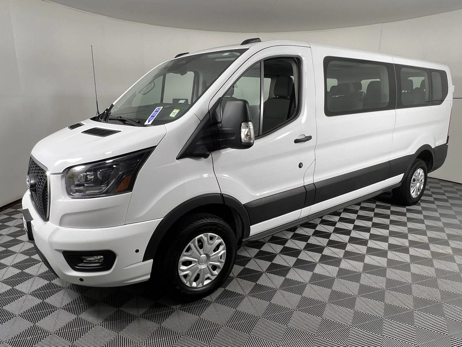 Used 2026 Oxford White Ford 350 XLT image 6