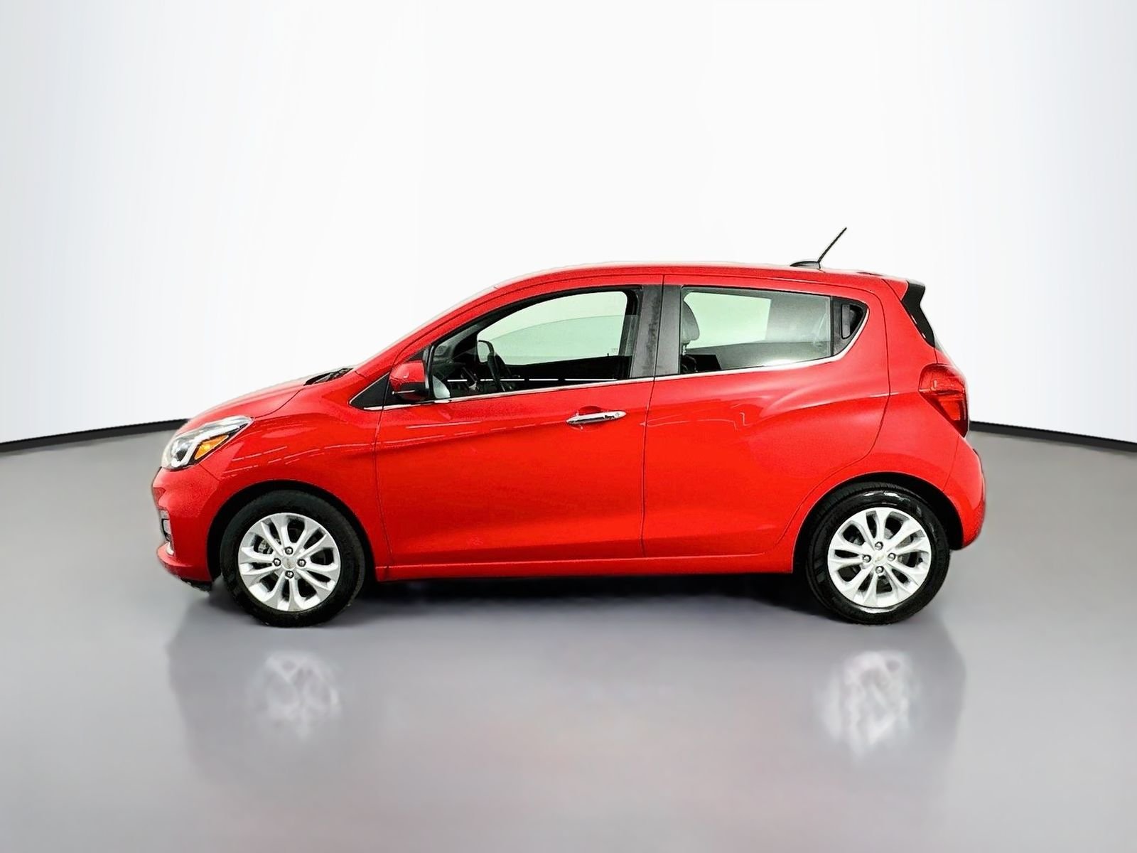 Used 2022 Red Hot Chevrolet 2LT image 4