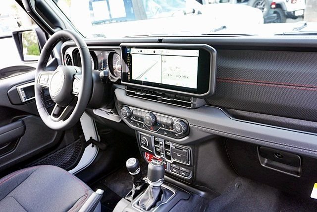 New 2026 Bright White Clear-Coat Exterior Paint Jeep Rubicon image 14