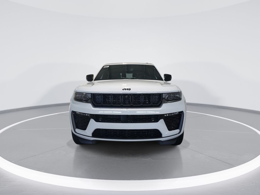 New 2026 Bright White Clear-Coat Exterior Paint Jeep Limited image 3