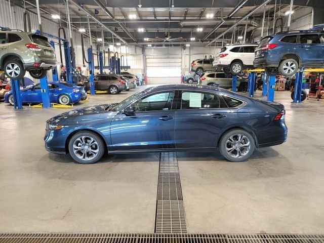 Used 2024 Canyon River Blue Metallic Honda EX image 4