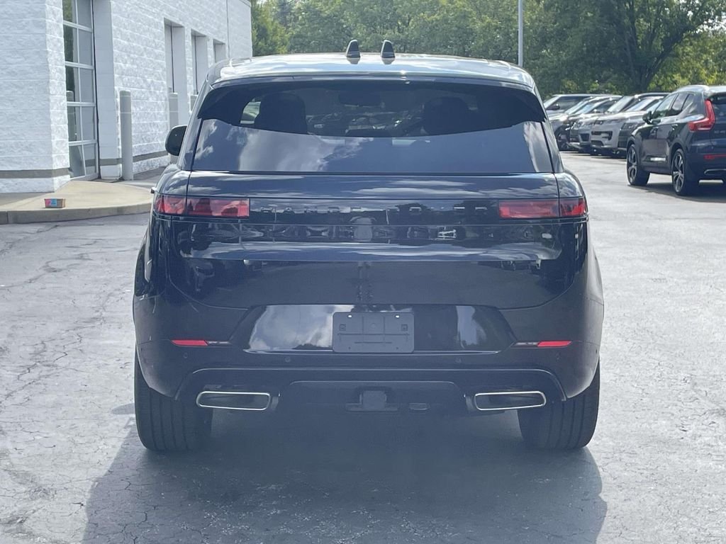New 2026 Santorini Black Land Rover Dynamic SE image 8