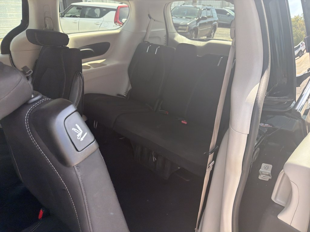 Used 2023 Black Chrysler LX image 23