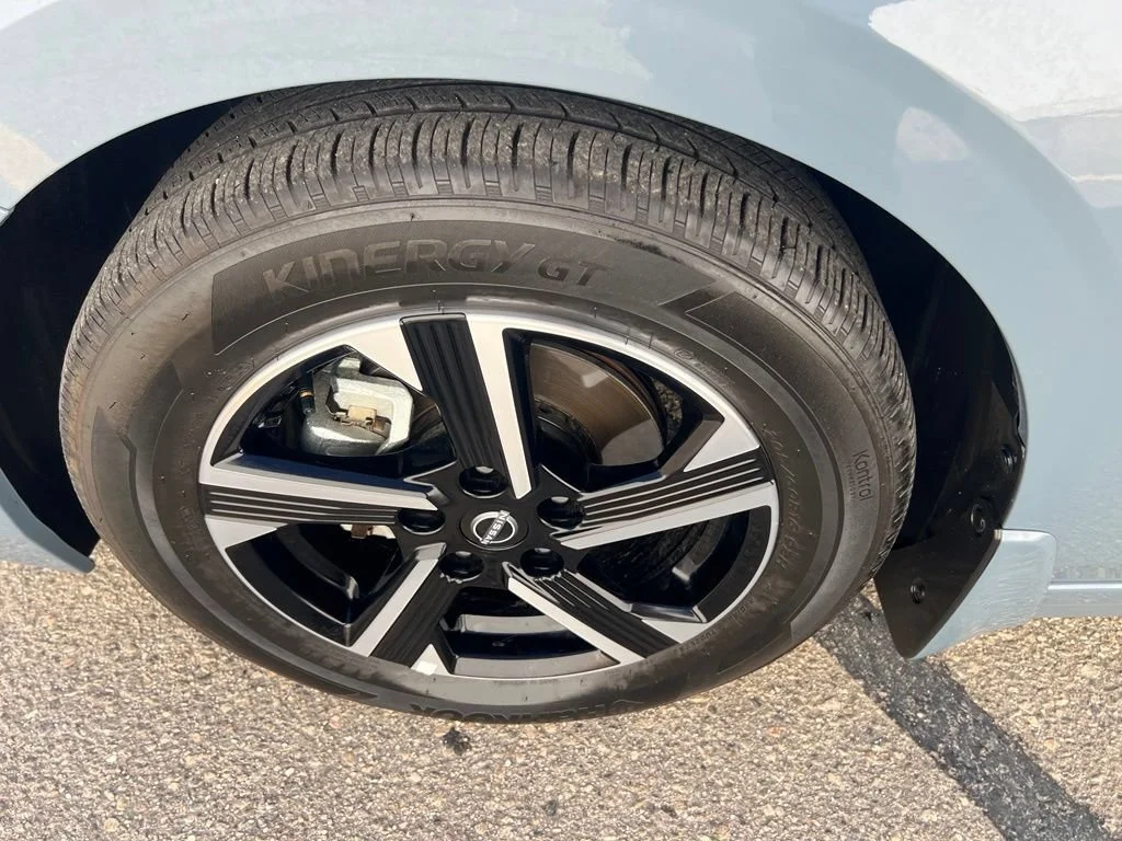 Used 2025  Nissan SV image 31