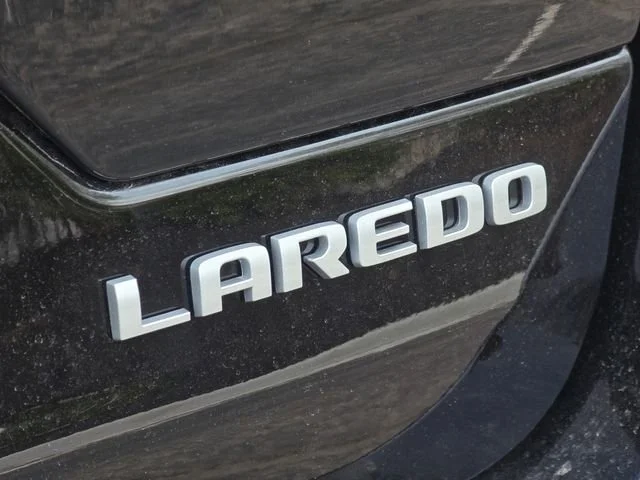 New 2026 Diamond Black Crystal Pearlcoat Jeep Laredo X image 24
